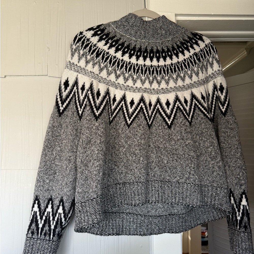 Nordic Patterned Sweater - Gray and Black